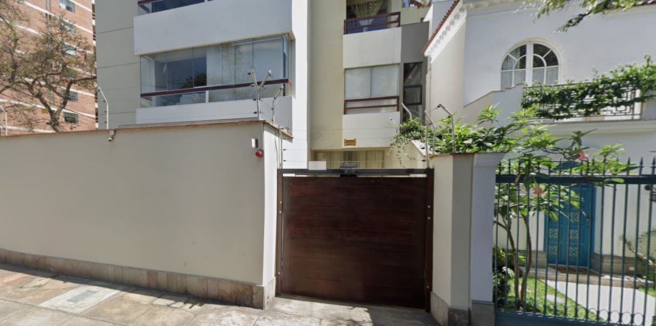Casas y departamentos